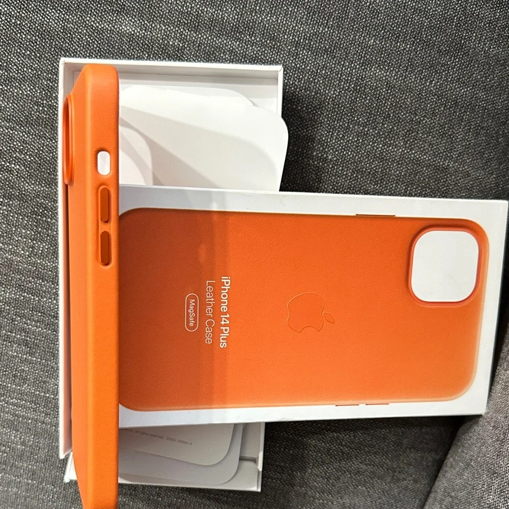 Apple iPhone 14 Plus Leather Cover - Vibrant Orange